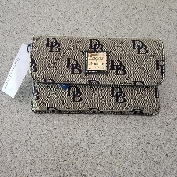 Dooney & Bourke wristlet wallet - Picture 4 of 10